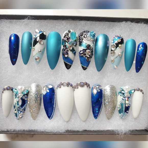 Luxurious press-on Nails - Picture 4 of 6